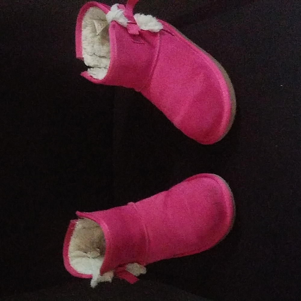 Little Girls Pink Koolaburra boots by Ugg Size 3